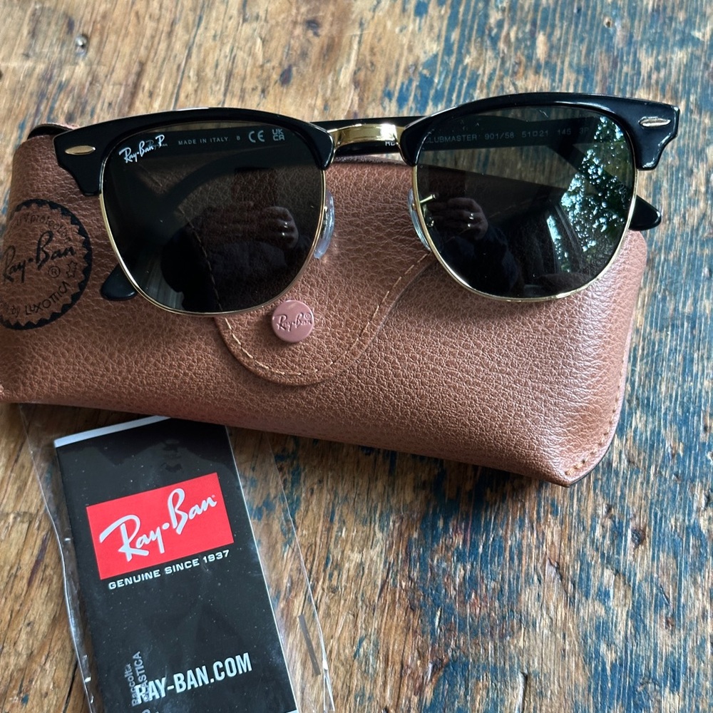 Ray-Ban Clubmaster Sunglasses with case